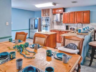 Fantastic Family and Friend Getaway - King Beds, Game Room, Gym, Fast Wifi, and Private Parking - Dallas - 7
