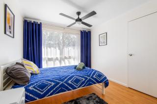 Picturesque Lakeside Getaway: Views, Beach, Park - 4