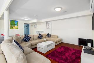 Picturesque Lakeside Getaway: Views, Beach, Park - Loch Sport - 3