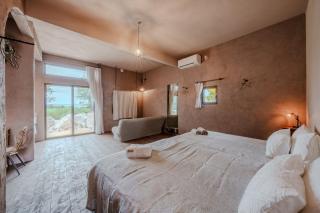 宮古島の自然豊かで静かなエリアroom1オリジナルインテリア小物が溢れる空間 - 8