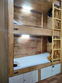 BREEZE bed space - Bombay - 6