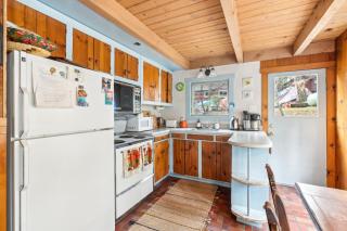 Cozy Mountain Retreat – Relax and Explore home - 6