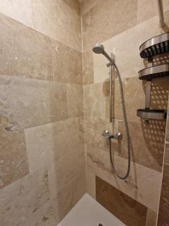 Studio neuf climatisé wifi 27m2 - Oullins - 2