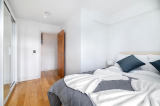 2 Bedroom, 2 Bathroom Apartment with Balcony in Hoxton Shoreditch, Sleeps 6 - 2