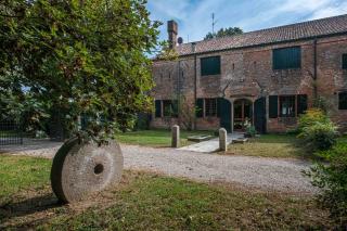 Big Scuderia Country Mansion 5500SquareFeet - San Pietro Viminario - 9