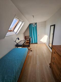 Spacious Room for Rent in Le Pecq - 9