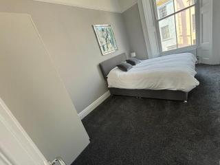 Stylish 2 Bedroom Maisonette - 8