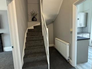 Stylish 2 Bedroom Maisonette - Plymouth - 7