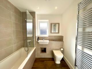 New Modern 2 Bed with parking in BISHOPS STORTFORD, close to Stansted Airport! - 4