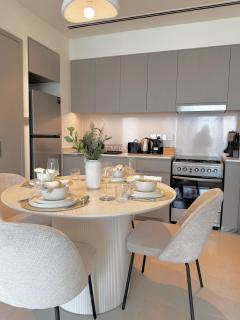 Stunning 1BR Burj View from Infinity Pool - 2