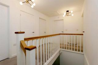 Family Friendly 4-Bedrooms - Greenhithe - 4