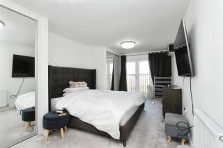 Family Friendly 4-Bedrooms - Greenhithe - 3