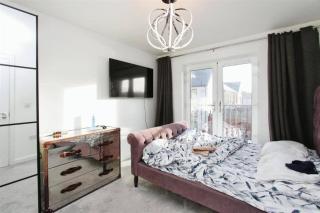 Family Friendly 4-Bedrooms - Greenhithe - 2