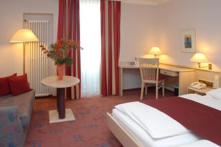 Hotel Garni Lindacher Hof - Burghausen - 1