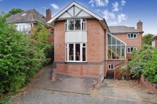 5 bed house with hot tub - 4