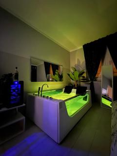 TROPICAL RHAPSODY - Jacuzzi & King Size a Torino Centro - Torino - 6