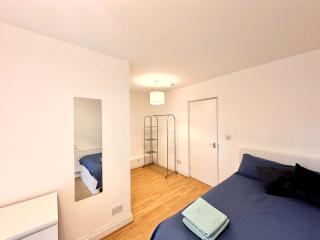 Flat-By Lewisham Train Station - 1