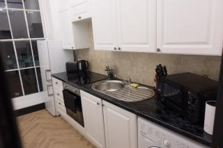 One Bedroom Apartment - Newport - 2