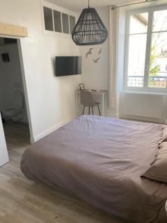 Chambre, salle de bain privée, Louhans Centre Ville - Louhans - 0