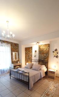 Vila 650 sqm, with Private Pool, 10 bedrooms with ensuite bathrooms & kitchen to each room - Elia Village by Irida Iris Group - Plomarion - 7