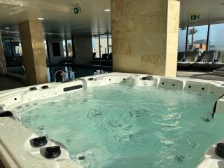 Marina Breeze - Pool & Spa Beach Resort - 2