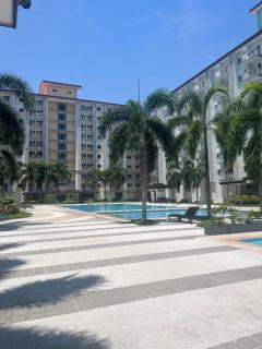 Entire unit with WiFi and Netflix, behind SM Sucat - Manila - 4