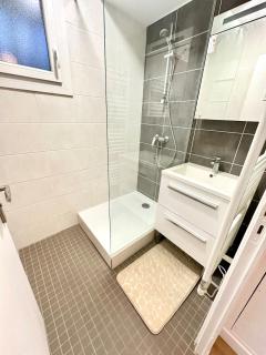 Bright 62m2 2 Bedroom Apartment - Caluire-et-Cuire - 7