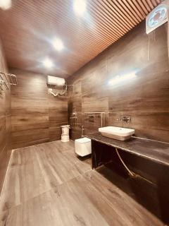 Farm House Hotel & Resort - Mussoorie - 1