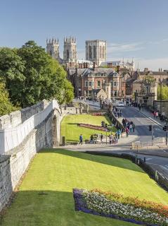 Modern 2 bed Flat & parking - York Centre - 9