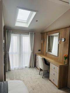 Lakeside Luxury Escape Tattershall Lakes - Tattershall - 4