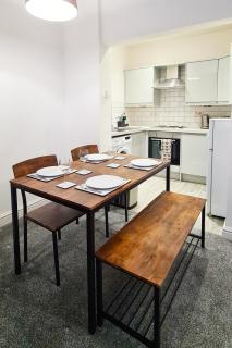 Apartment with Priv Ent and Parking - Stockport - 6
