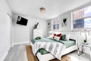 Upscale Brickell 3 bedroom with water views and free parking - 4