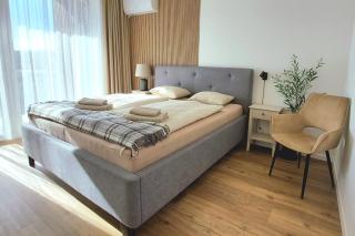 Apartment Hurbanova, 24h self check-in, private parking, AC, next to City Park, 10 mins to City Square - Banská Bystrica - 6