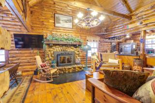 Lake and Beach Access at Lake Luzerne Cabin! - 3