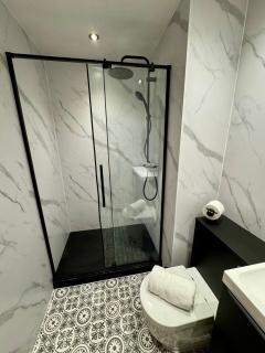 267 Stylish 2 Bed Apartment City Centre Free Parking - 3