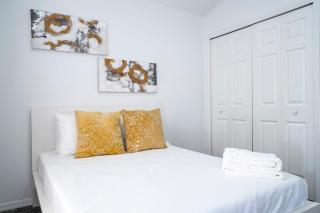 Near Disney with Pool and BBQ 4BD Single House - 9