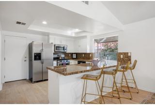 Tranquil Palm Springs Villa, Saltwater Pool, Magical View, Minutes to Downtown, Sleeps 8 - Palm Springs - 1