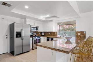 Tranquil Palm Springs Villa, Saltwater Pool, Magical View, Minutes to Downtown, Sleeps 8 - Palm Springs - 2