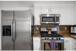 Tranquil Palm Springs Villa, Saltwater Pool, Magical View, Minutes to Downtown, Sleeps 8 - Palm Springs - 3