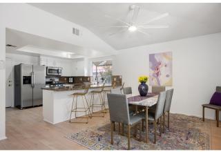 Tranquil Palm Springs Villa, Saltwater Pool, Magical View, Minutes to Downtown, Sleeps 8 - Palm Springs - 4