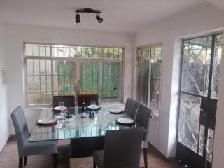 Casa muito confortável dentro da cidade de Teresópolis, ao lado dos melhores bares e restaurantes, bem perto da Feirinha - Teresópolis - 9