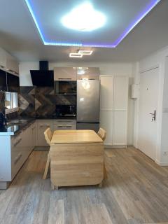 Studio with jacuzzi near Paris - Pantin - 8