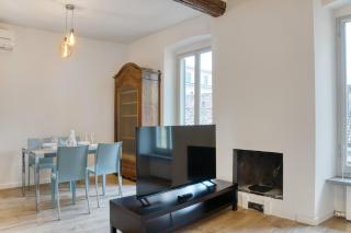 Sant'Ambrogio historic apartment - In front of Cattolica - Milan - 9