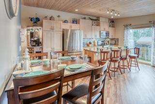 Luxury Oceanview Escape in Depoe Bay Book Your Stay at Tranquility Cove - 2