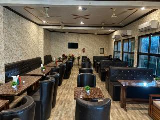 Hotel Dawat - Pura Raghunāth - 4