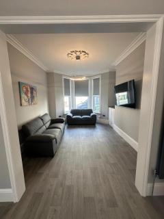 New Central 5 Bedroom House - Plymouth - 6