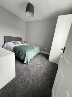 New Central 5 Bedroom House - Plymouth - 3