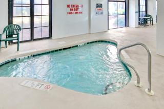 Coastal Living Retreat - Myrtle Beach - 6