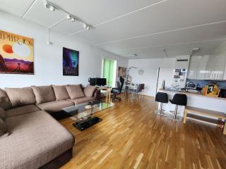 The Arctic Edge - Modern Seaside Apartment with Host in Central Tromsø - Tromsø - 0