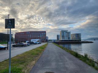 The Arctic Edge - Modern Seaside Apartment with Host in Central Tromsø - Tromsø - 2